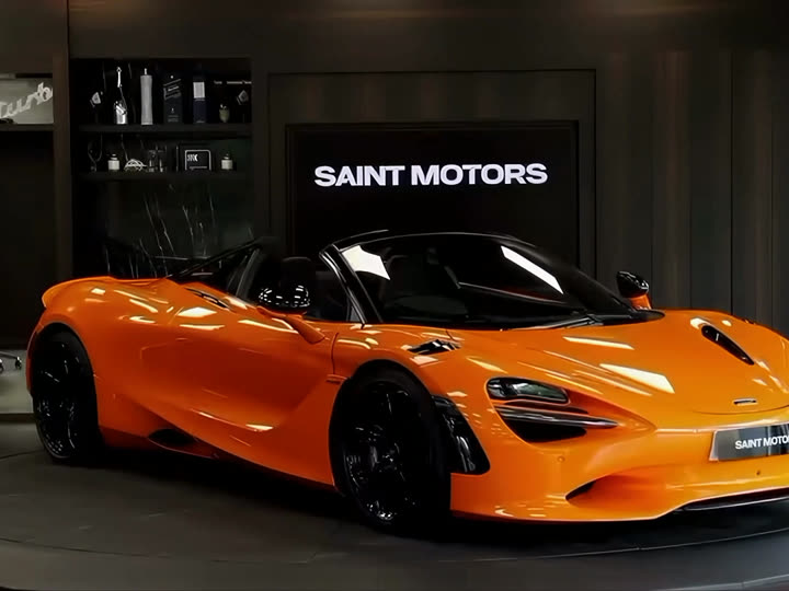 McLaren 750S Spider turning on a YılPlat, frame 1