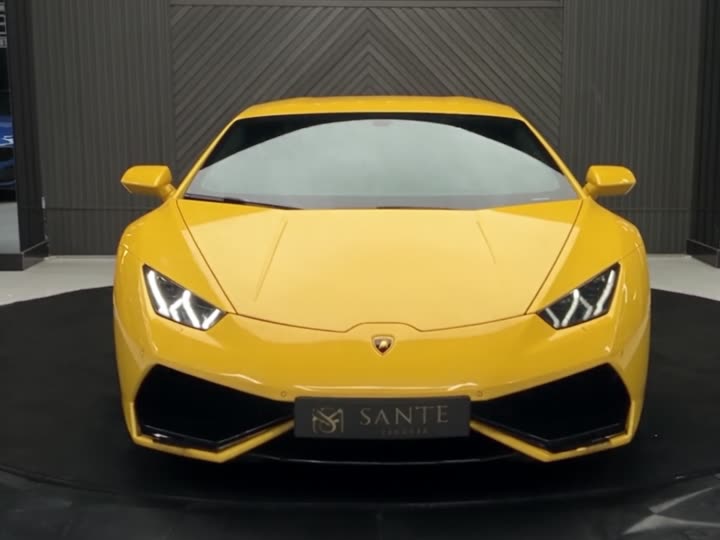 Lamborghini Huracán turning on a YilPlat at Sante Motors, frame 2