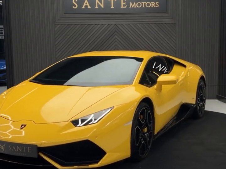 Lamborghini Huracán turning on a YilPlat at Sante Motors, frame 4