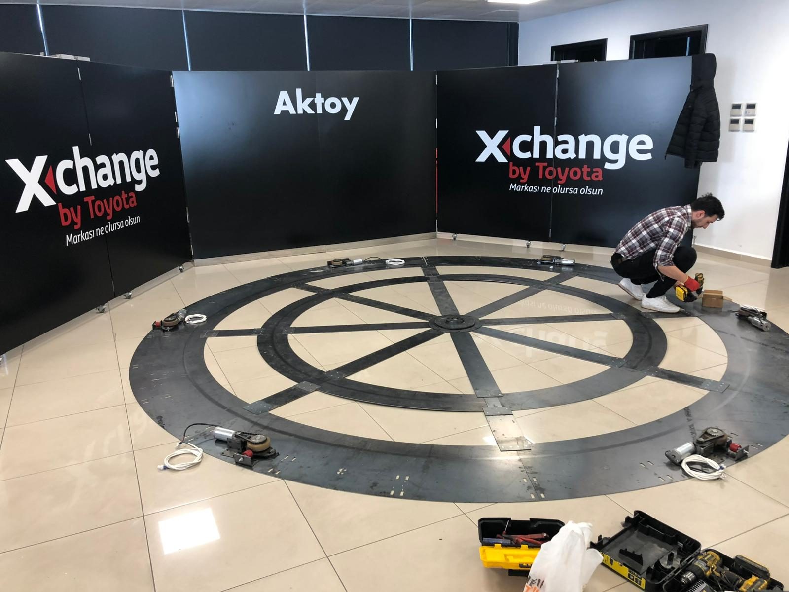 Hub, eight arms, ring and four motors · Aktoy