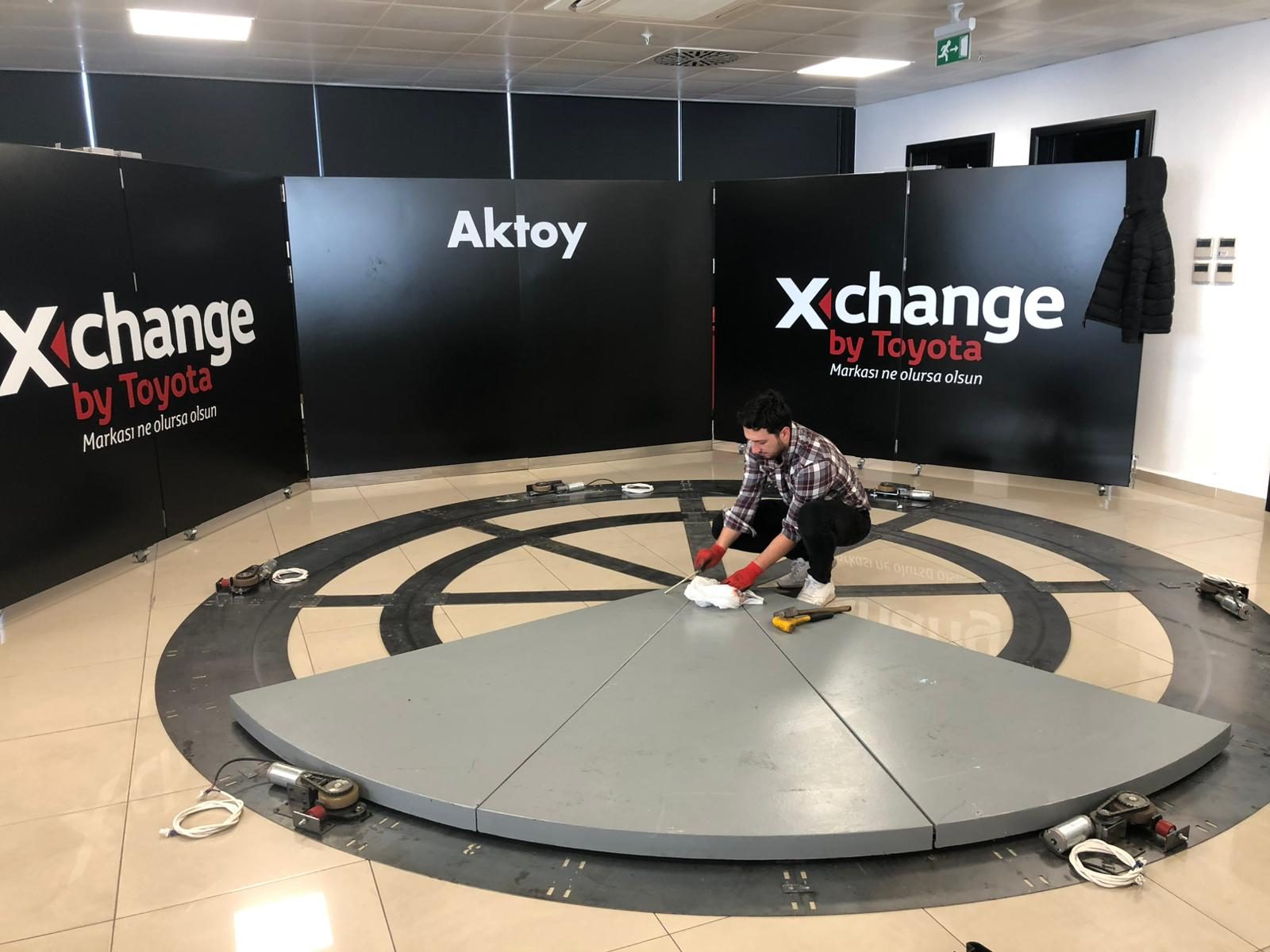 The first panels being fitted onto the hub and arms at Aktoy · Xchange by Toyota