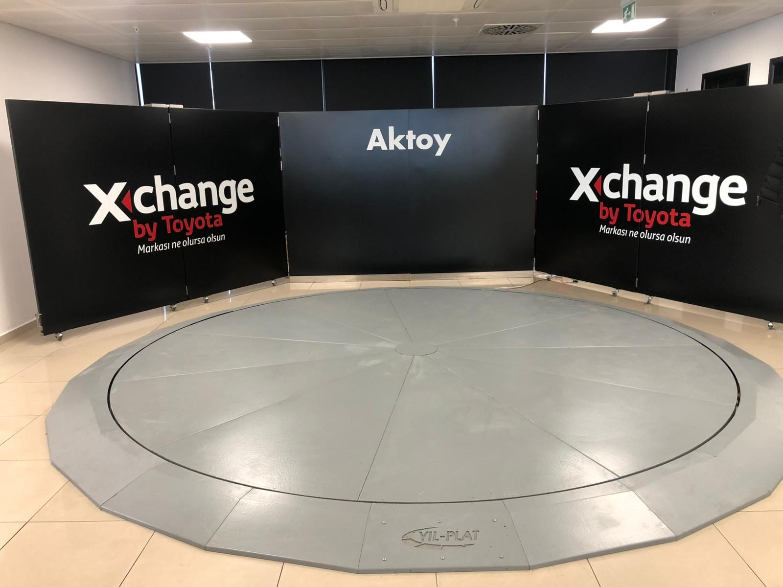 The YılPlat platform in the Aktoy · Xchange by Toyota showroom